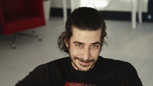 Alper Saldıran'ın kırmızı odası