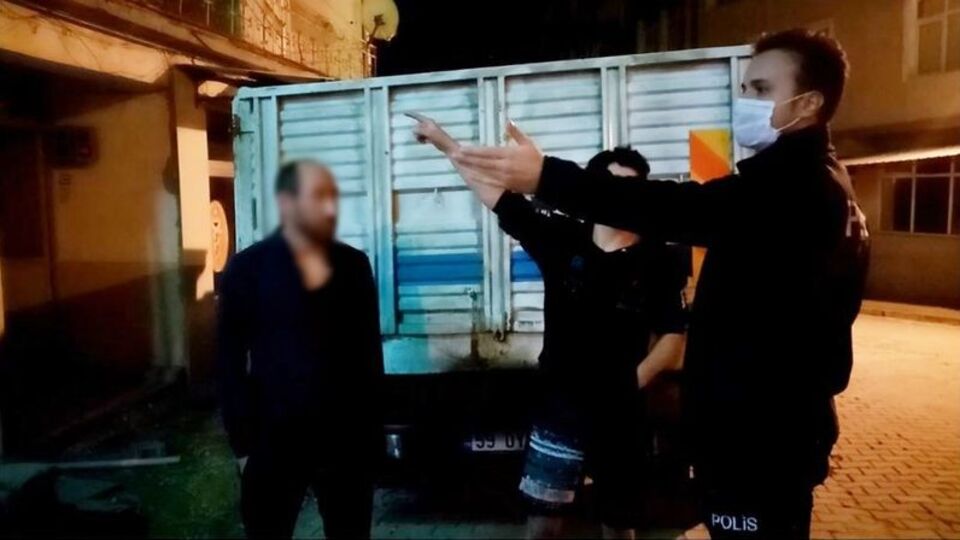 Komşular arasında gürültü kavgası: 3 yaralı