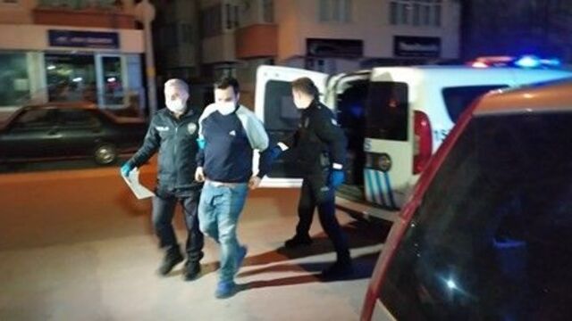 Sağlık personeliyle tartışıp, ambulansa ateş açtı