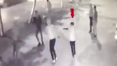 Telefonunu alamadıkları genci önce dövüp sonra tüfekle vurdular