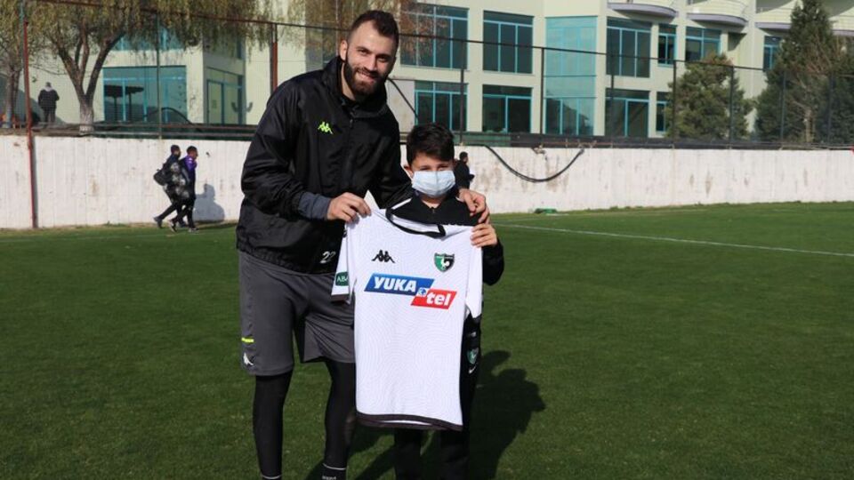 Mustafa Yumlu'dan forma jesti