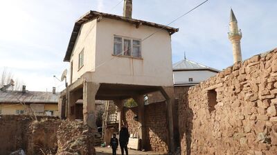 Komşuların anlaşmazlığı bunu da yaptırdı! 'Yolgeçen hanı'