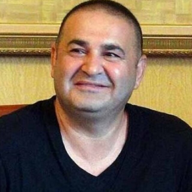 Şafak Sezer kimdir?