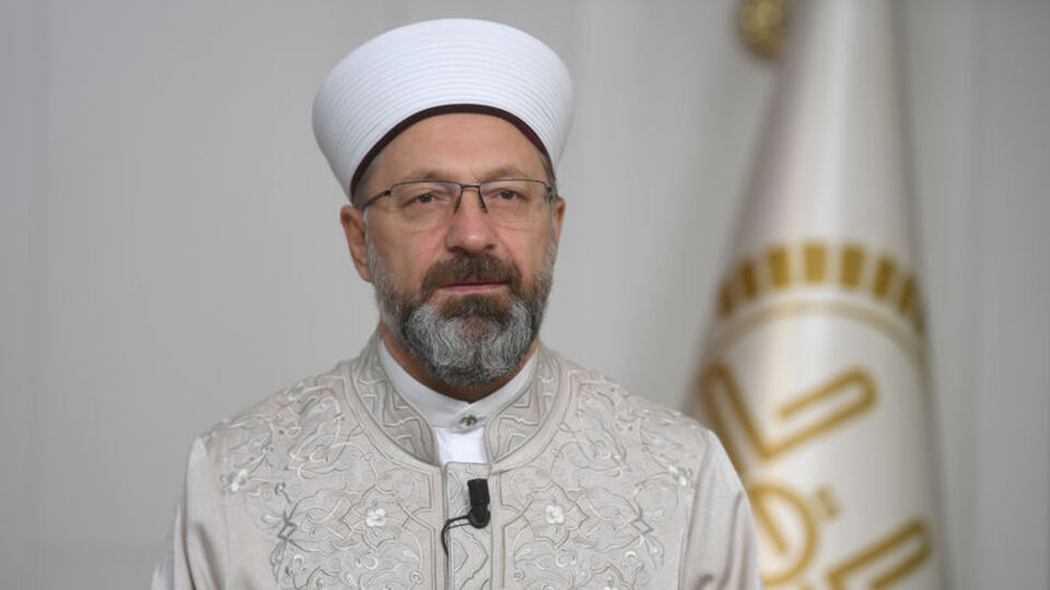 Erbaş'tan Cuma namazı hatırlatması