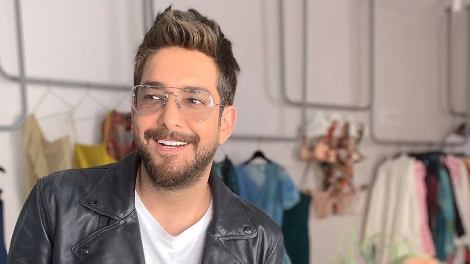 Enis Arıkan kimdir?