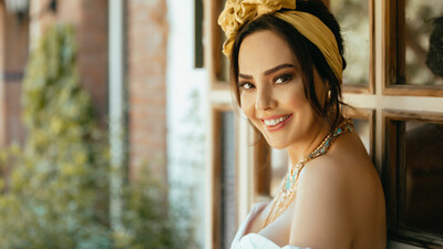 Ebru Gündeş kimdir?