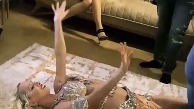 Dansözlü partiye baskın!