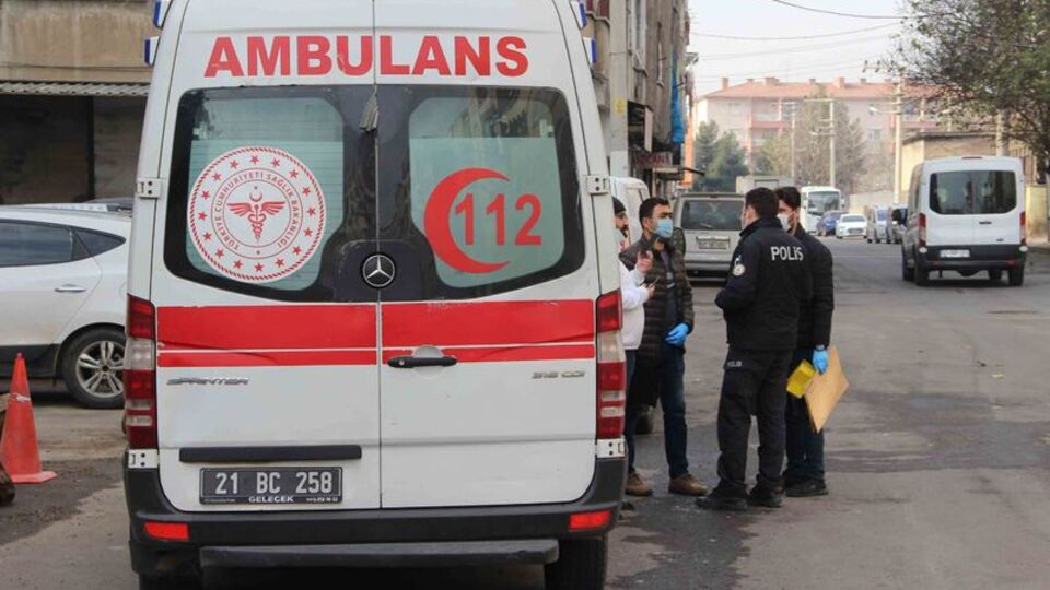 Kuma getiren kocasını bıçakla yaraladı