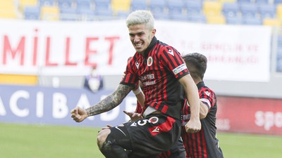 Trabzonspor'dan Berat avı!