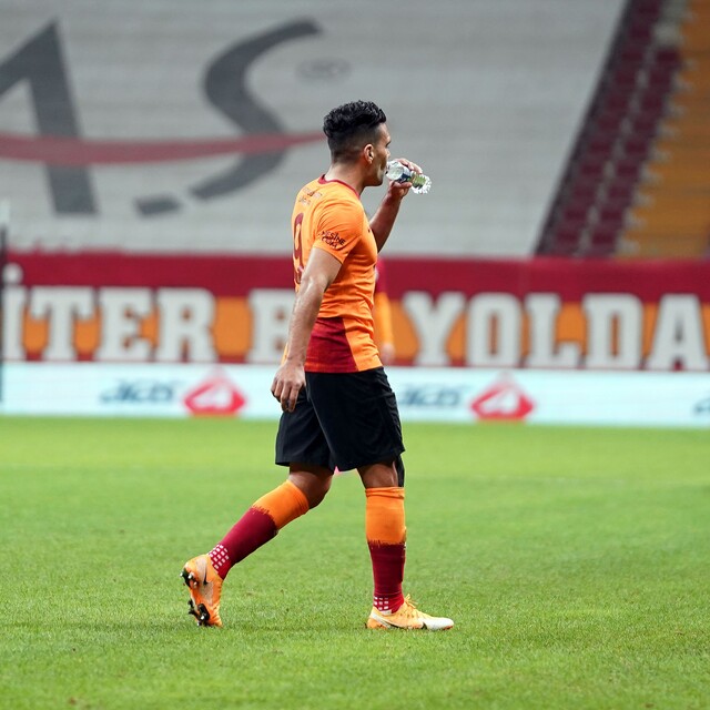 "Falcao ile 9,5 kişi"