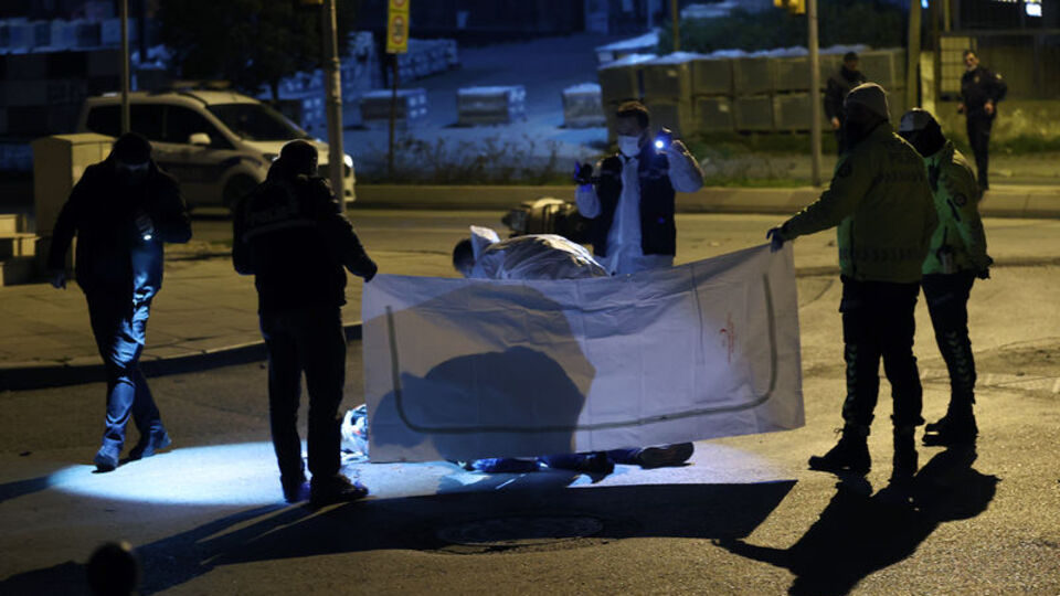 Ümraniye'de kamyonla motosiklet çarpıştı: 1 ölü