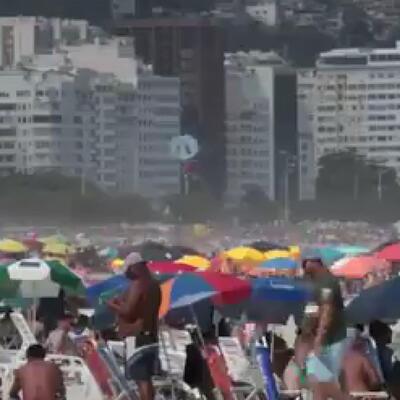 Virüsü hiçe saydılar plajları doldurdular!