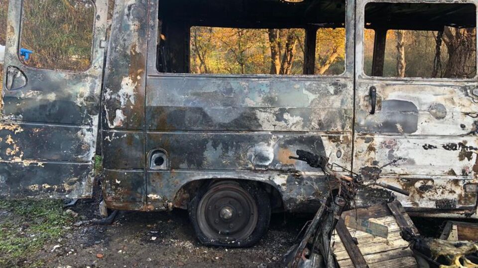 Hurda minibüste çıkan yangında can verdi