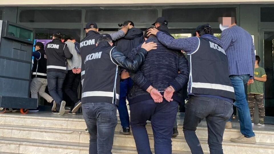 Kara Kuvvetleri'nde FETÖ operasyonu! 28 subay, 1 sivil gözaltı