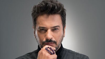 Emre Altuğ trafik kazası geçirdi