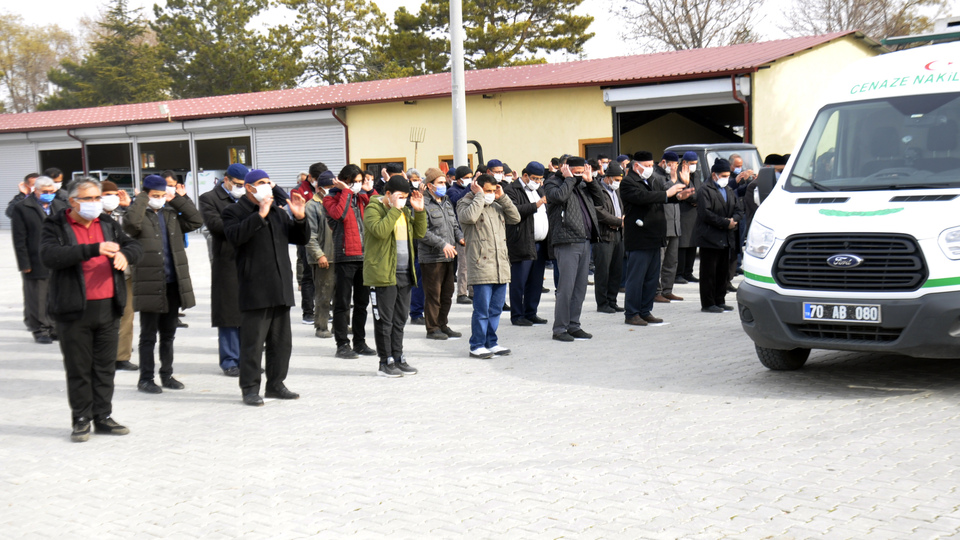 İki kardeş 1 saat arayla koronaya yenik düştü
