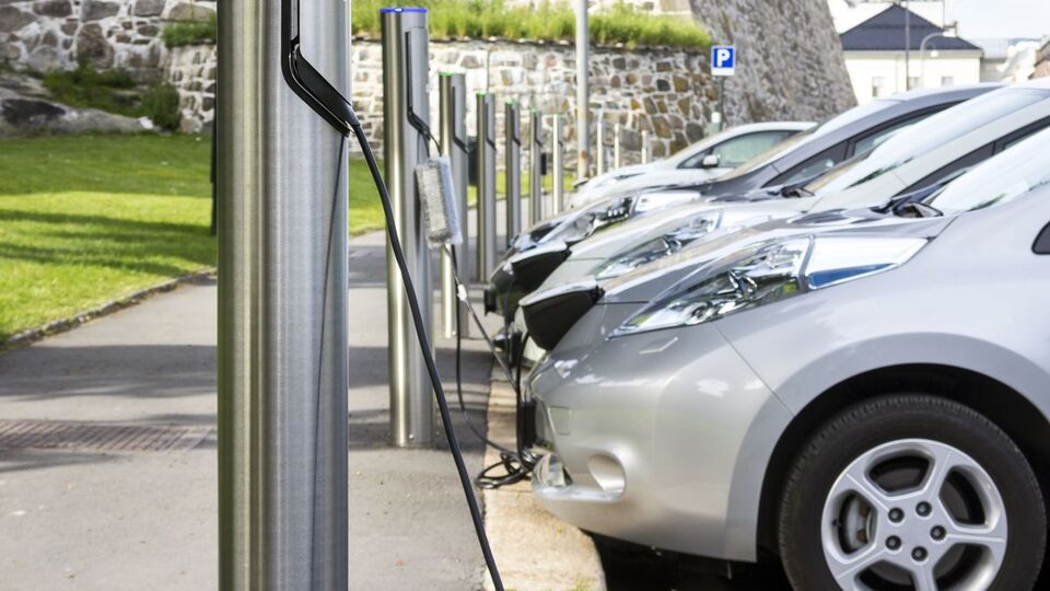 Pazarın yarısı 'elektrikli' oldu