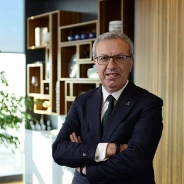 İstifa iddiası doğru değil, bayrağı devredecek
