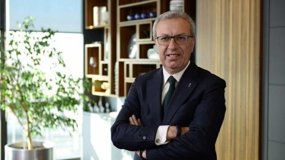 İstifa iddiası doğru değil, bayrağı devredecek