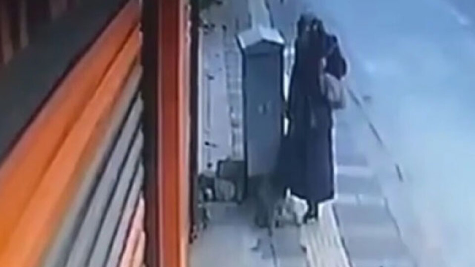 Güvenlik kamerasını izlediler! Nasıl kıydın?