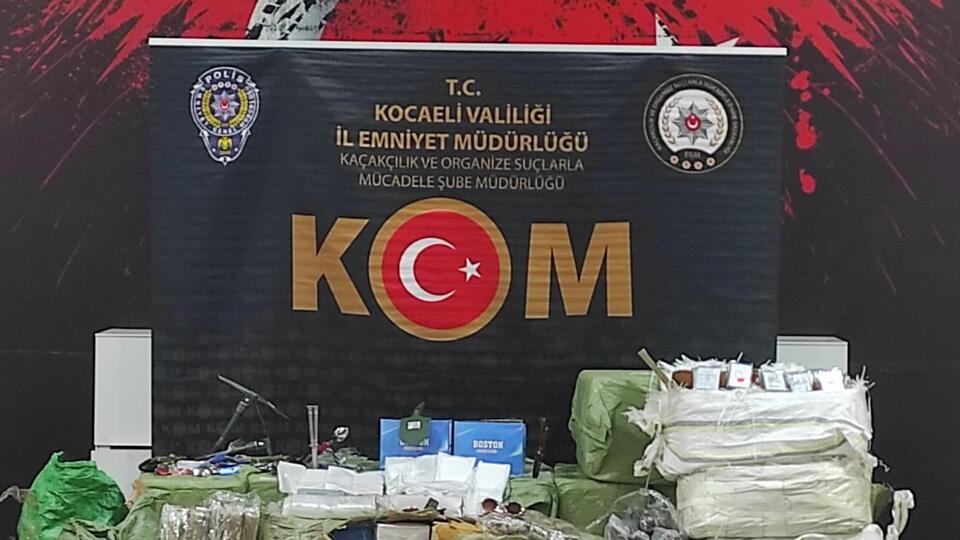 Gümrük kaçağı eşyalar ele geçirildi