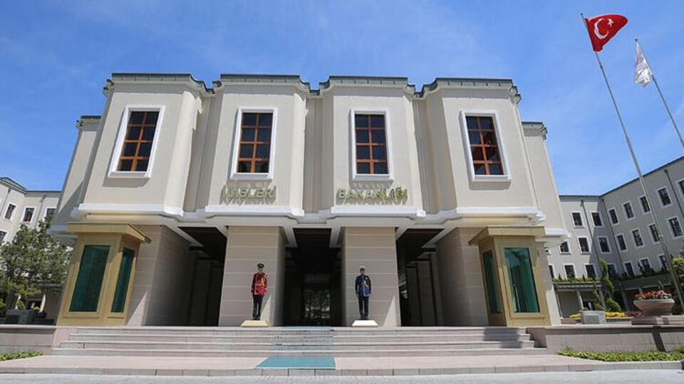 İki meclis üyesine uzaklaştırma