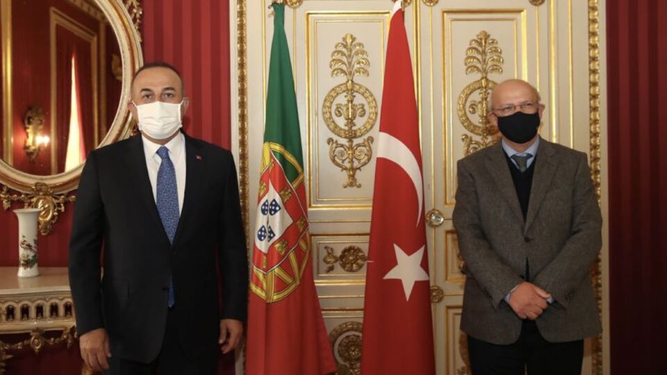 Çavuşoğlu'ndan kritik Fransa mesajı