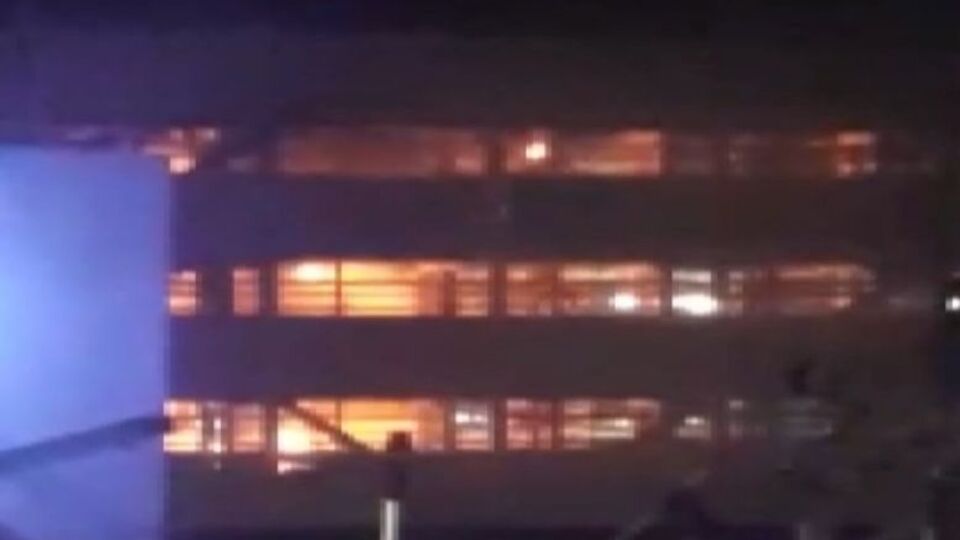 Tuzla'da gemide yangın çıktı!