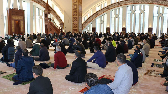Bursa Cuma namazı saati kaçta?
