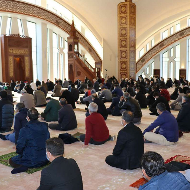 Bursa Cuma namazı saati kaçta?