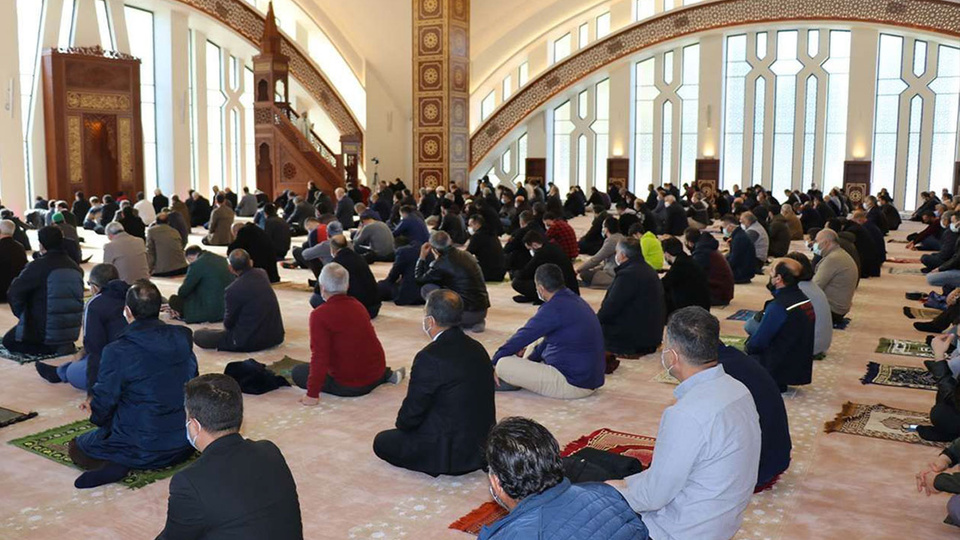 Bursa Cuma namazı saati kaçta?