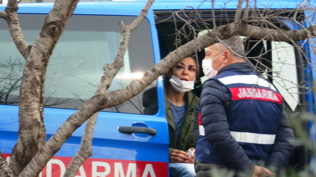 Kelepçeli işkence yapan kocasını öldürdü!