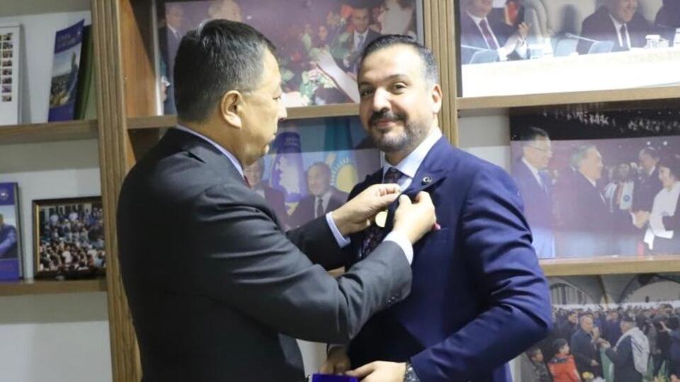 Habertürk yazarına Şeref Madalyası