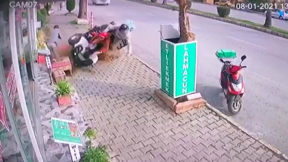 Hayat kurtaran refleks! Son saniyede kurtuldu