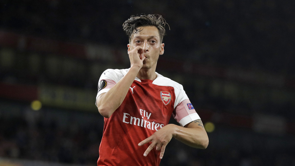 Mesut Özil, Fenerbahçe'de! İmzayı attı