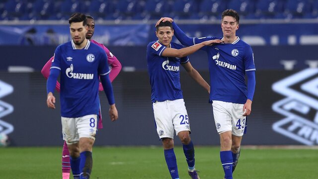 Schalke 30 maç sonra kazandı!