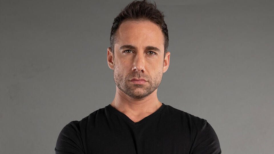 Uğurtan Bora kimdir?