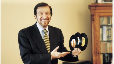 Zeki Müren konusunda saçmalamıştır