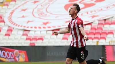 Forvetleri geride bıraktı