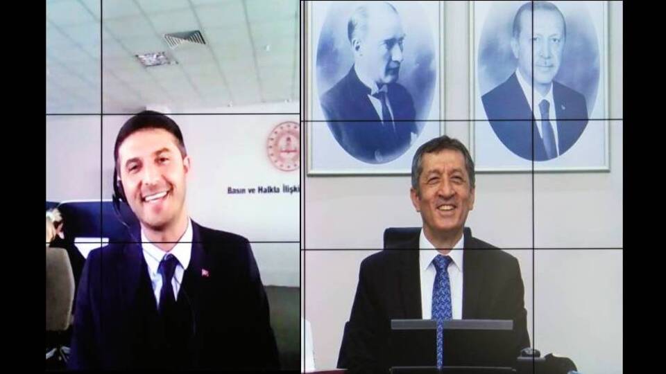 O telefona 'Bakan'! Arayanlar şaşırıyor