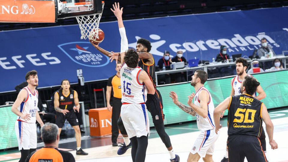 Efes, Aslan'ı devirdi!