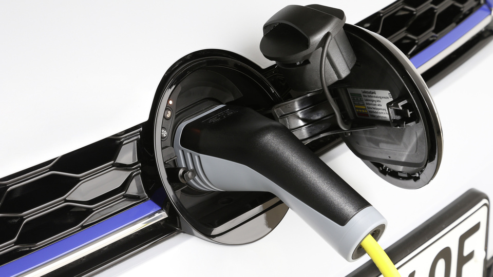 Logoları 'elektrik' çarptı!