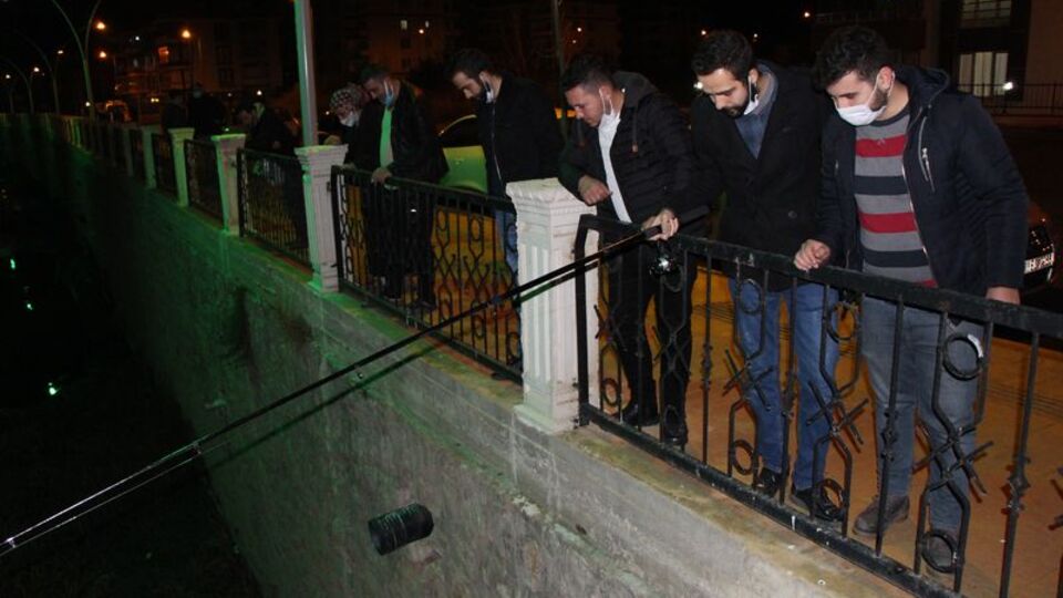 Zabıta ve polis uyardı, onlar dinlemedi!