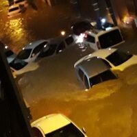 İzmir'i sağanak vurdu