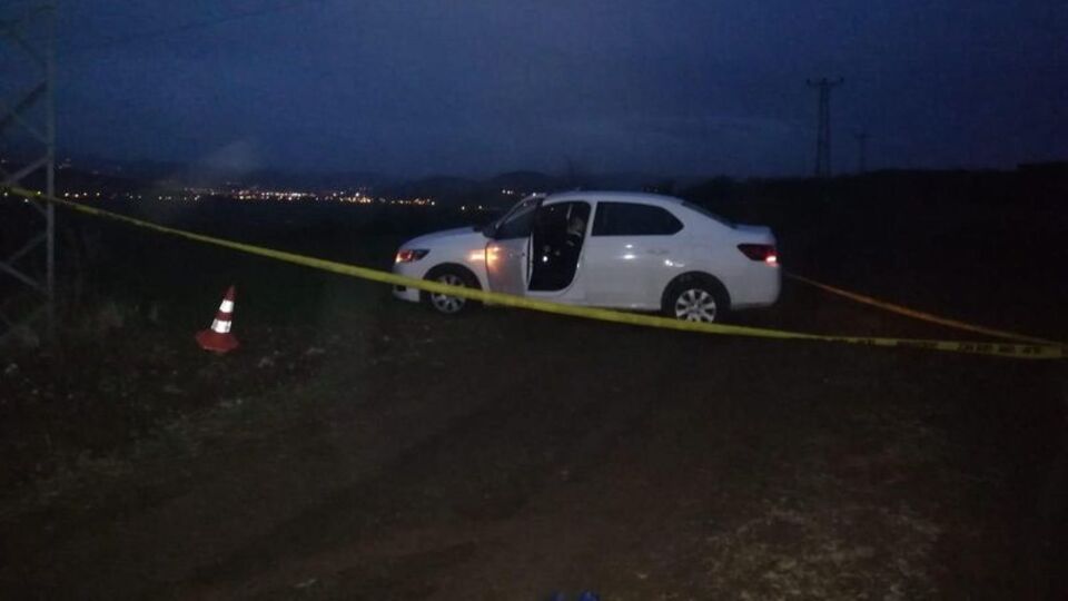 Park halindeki araçta ölü bulundu