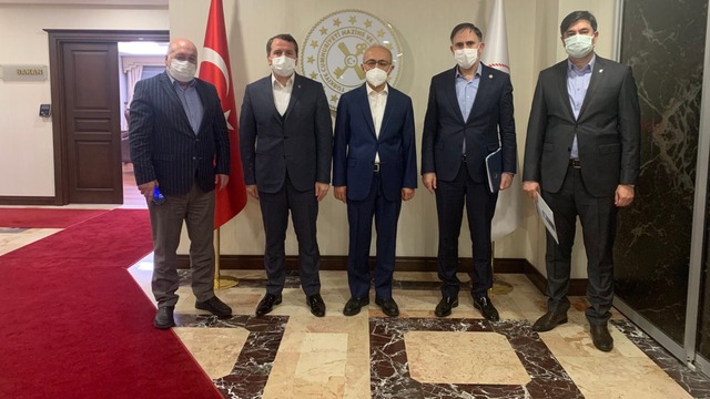 Bakandan memura ek zam istediler