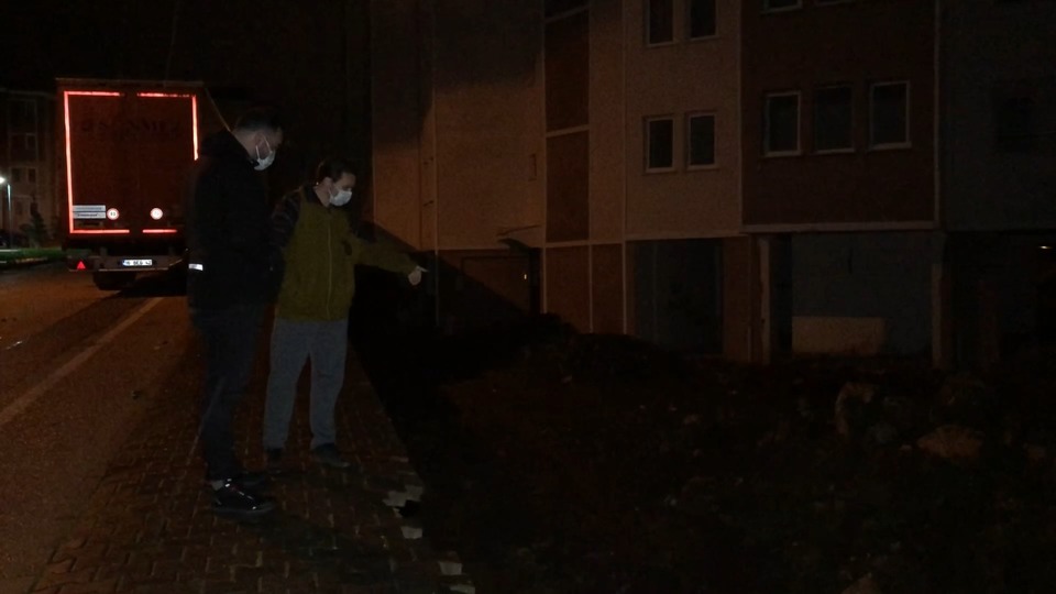 Balkondan inşaatı izleyen vatandaş fark etti!