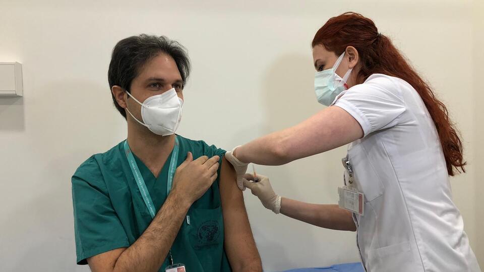 Tarihi gün! Aşılama başladı