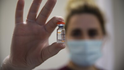 Aşı olan profesörler aşının etkilerini anlattı!