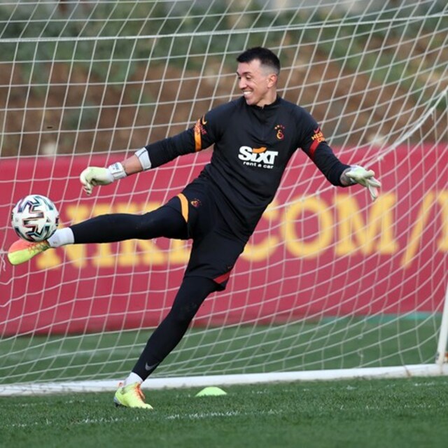 Galatasaray'da Muslera sevinci!